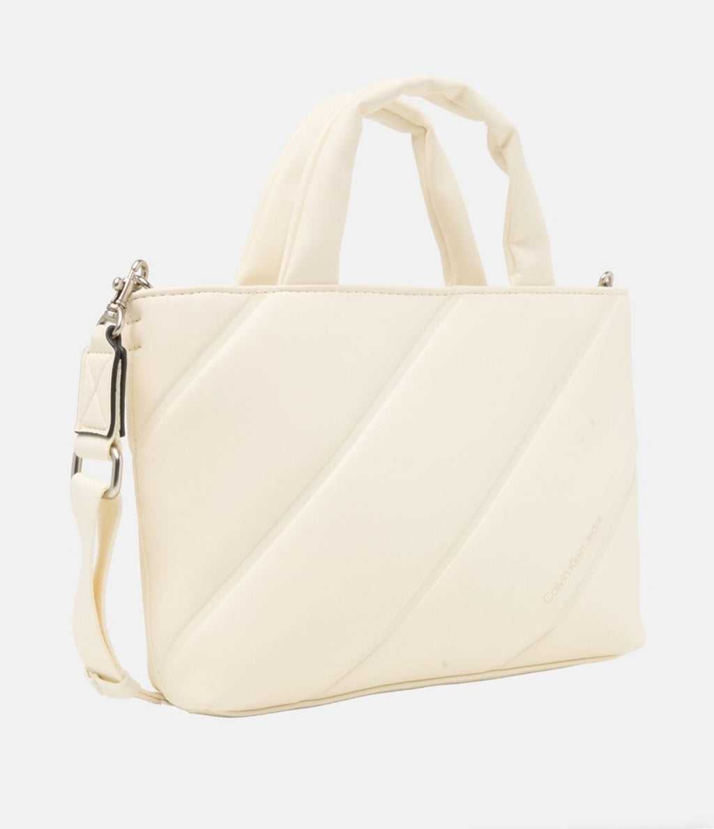 Стилна дамска чанта Calvin Klein