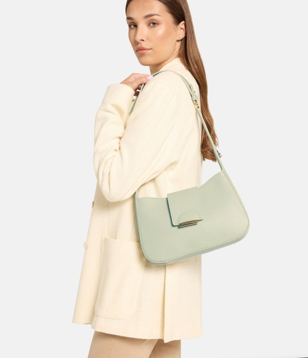 Елегантна кожена чанта Coccinelle