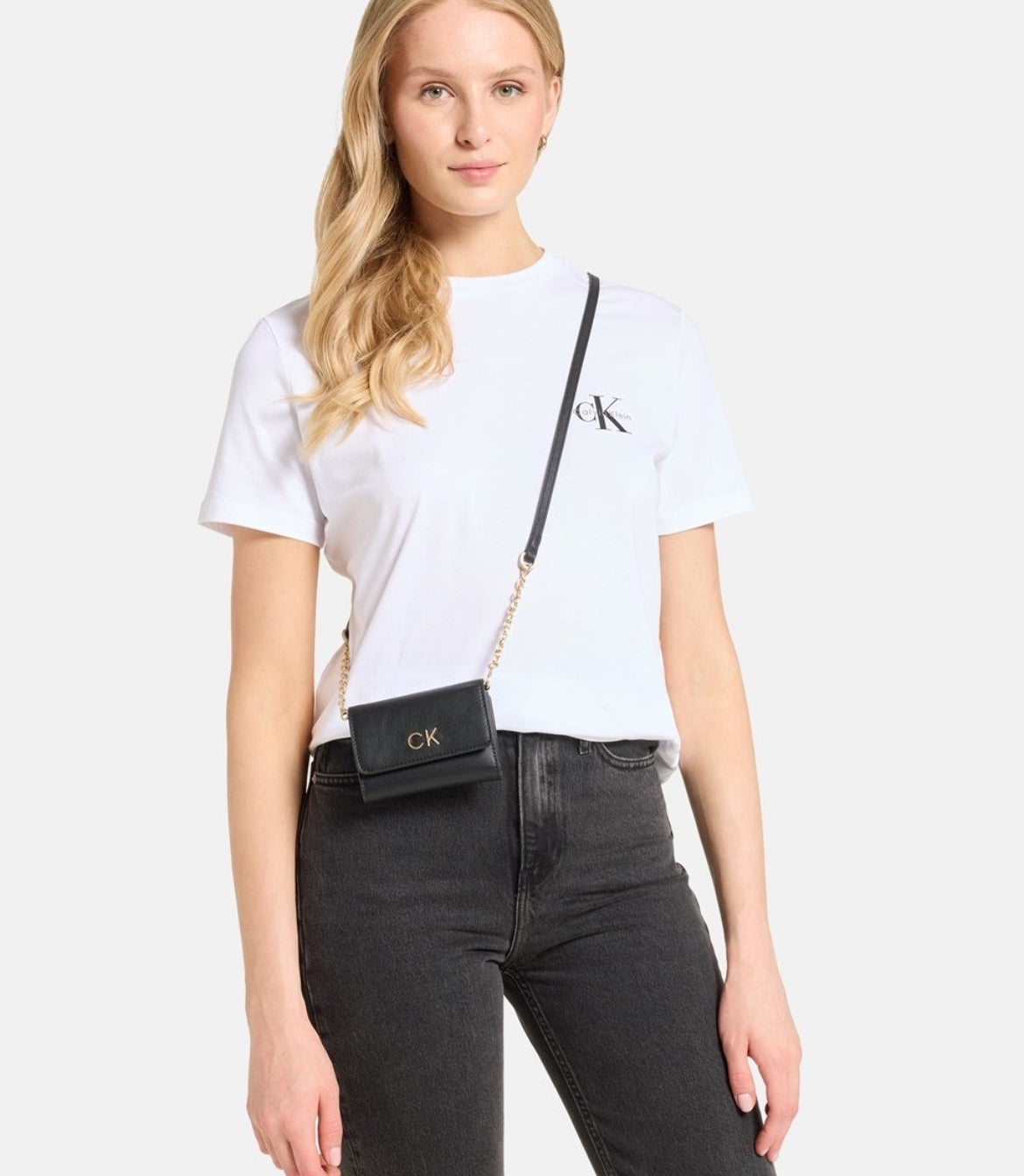 Компактна дамска чанта Calvin Klein