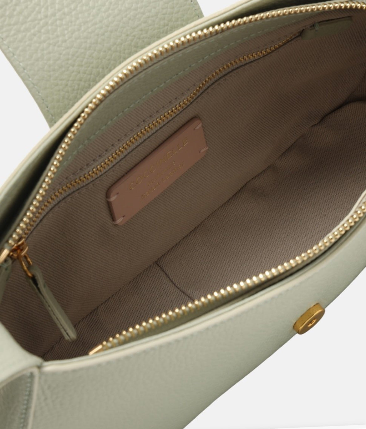 Елегантна кожена чанта Coccinelle