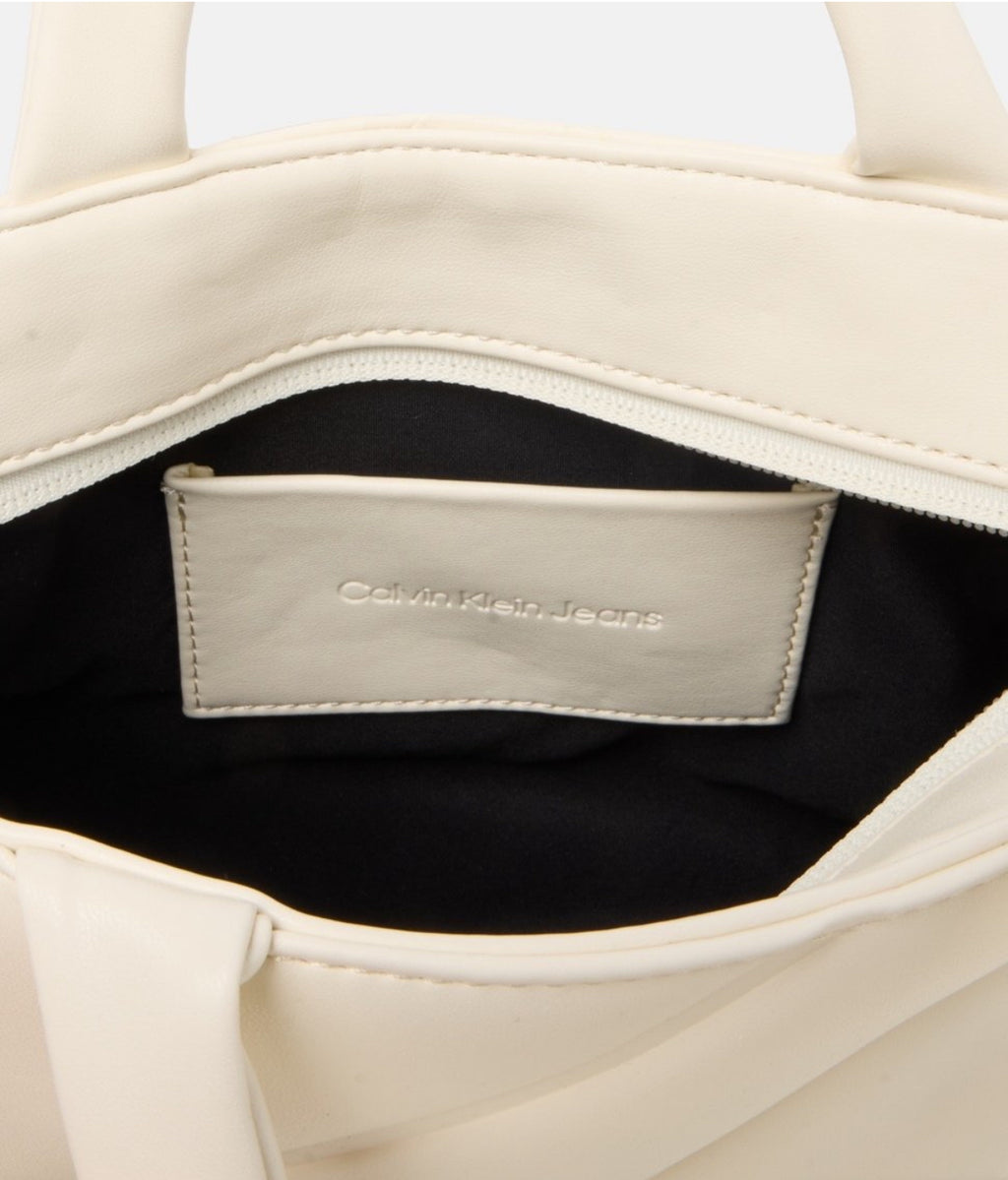 Стилна дамска чанта Calvin Klein